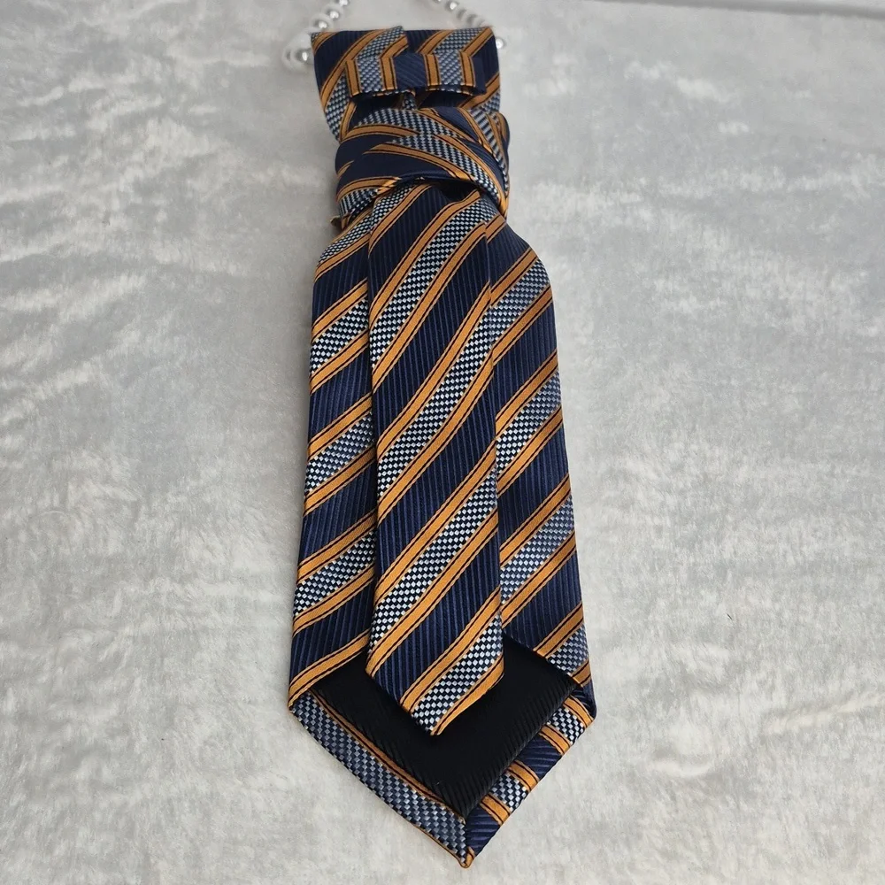 Handcrafted Luxury Fashion Necktie Necklace 📿 (Blue Light Special)